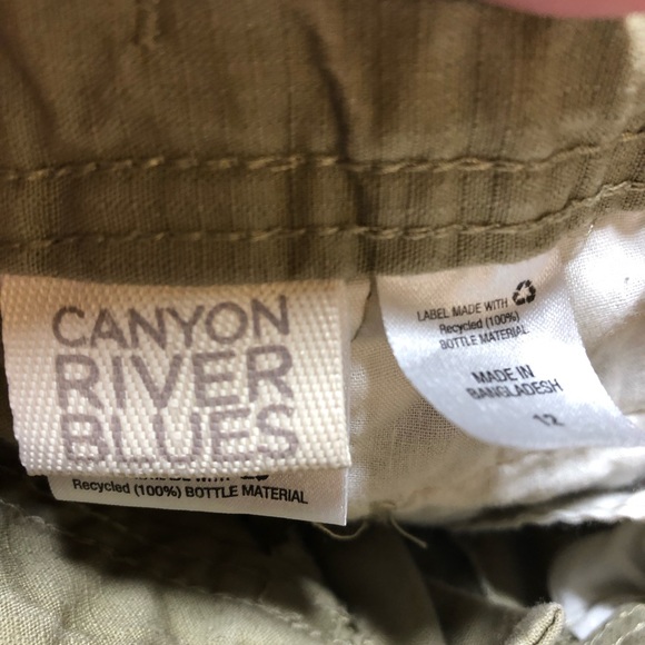 2 pairs of boys cargo shorts size 12 Levi’s and Canyon River Blues - Picture 6 of 15